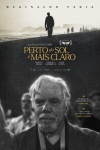 Cartaz do filme PERTO DO SOL É MAIS CLARO